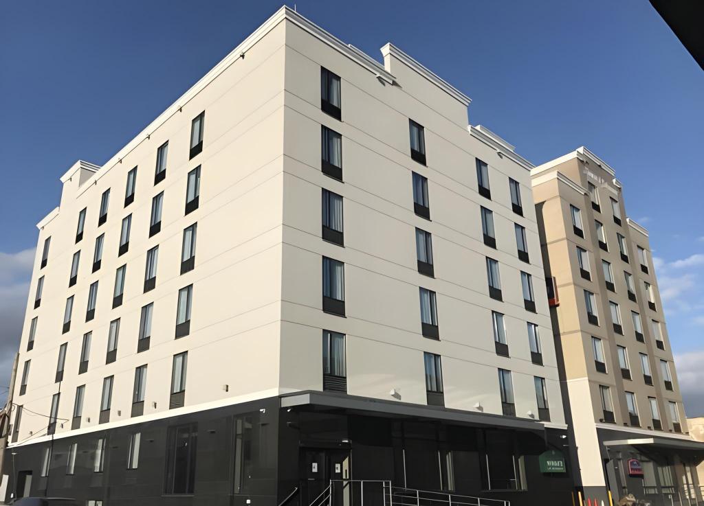 LeTap Hotel near AirTrain JFK Airport